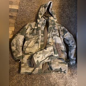 Cabelas stand hunter heavy Camo jacket. Men’s size Medium